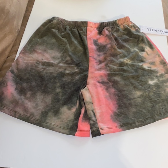 High-Waisted Shorts - Picture 5 of 10